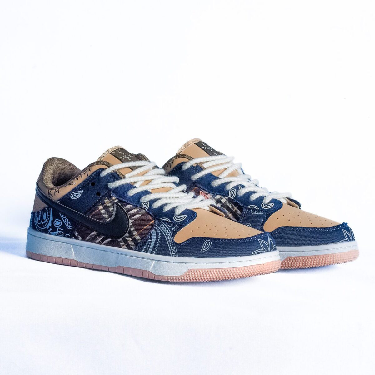 Nike SB Dunk Low X Travis Scott – Cactus Jack - Image 4